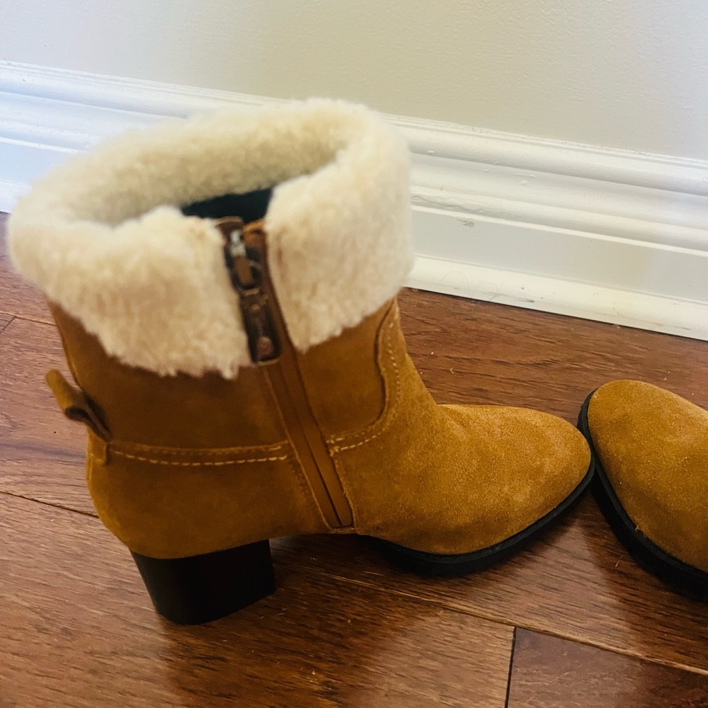 Blonde 7.5 Women's Tan Suede Ankle Boots with Cream Fur Lining like new! - Picture 11 of 11